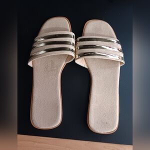 Women' summer sandals, flat sandals size 10.